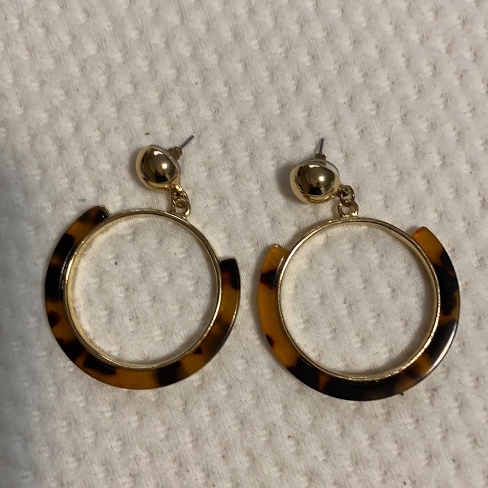 New tortoise shell and gold earrings